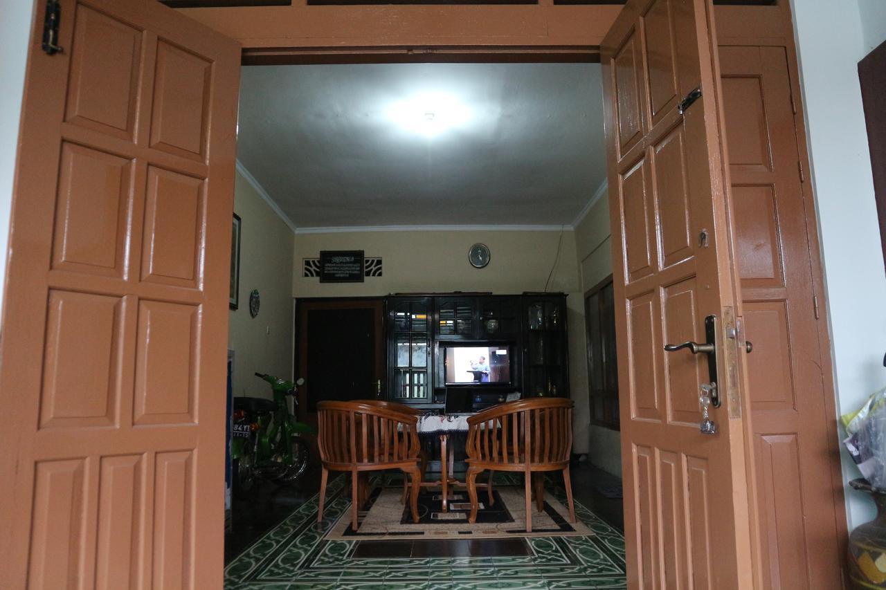 Kembar Guesthouse 요그야카르타 외부 사진